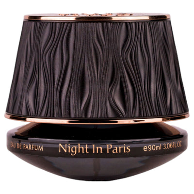 Night In Paris Eau de Parfum 90ml från Maison Asrar: en förförisk unisexdoft med fruktiga noter, blommighet och varma, träiga toner.