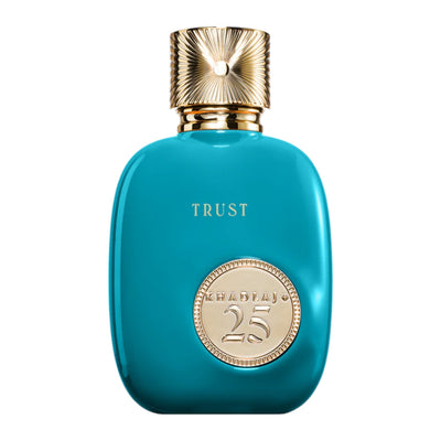 Khadlaj 25 Trust Eau de Parfum 100ml erbjuder en förtrollande doft av blommor och trätoner som väcker känslor av elegans och lyx.