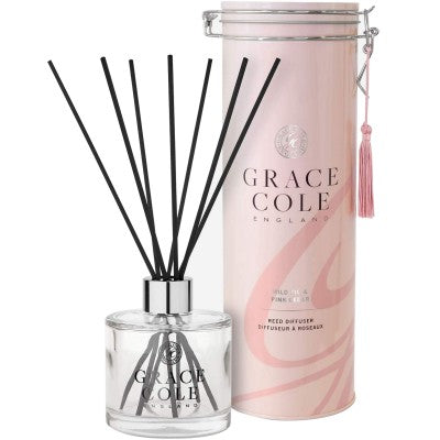 Upplev en lyxig doft av vild fikon och rosor av cederträ. En förtrollande 200ml flaska som ger sinnesro och elegans.